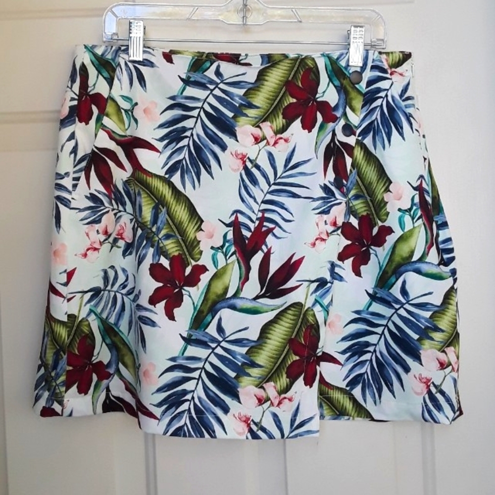 Tropical Leafy  Skorts. Size: 10.